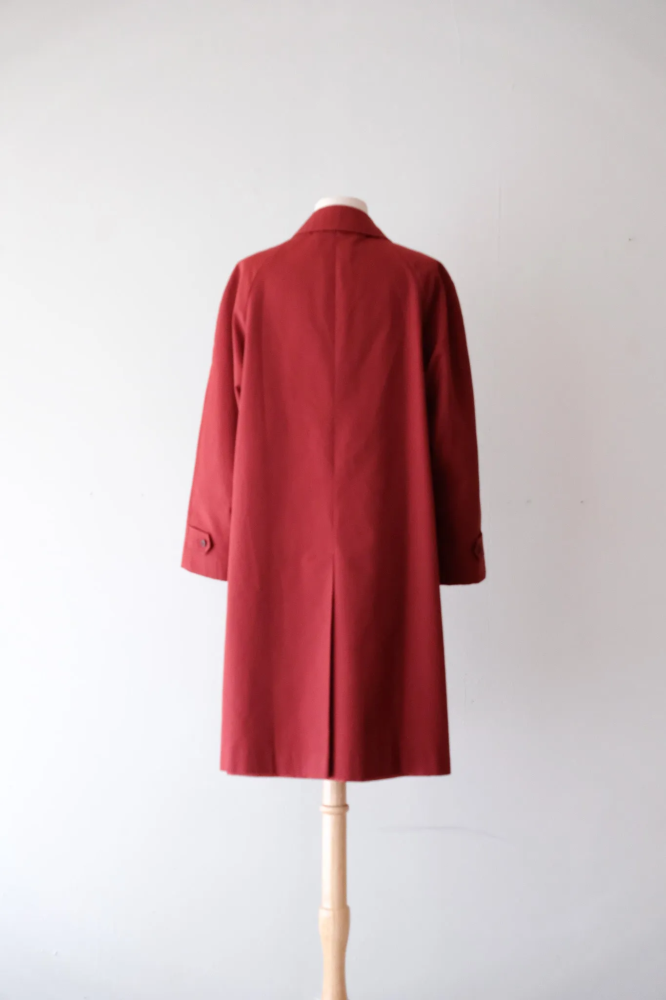 Minimalist 1960's Macintosh Brick Red Rain Coat / Sz M