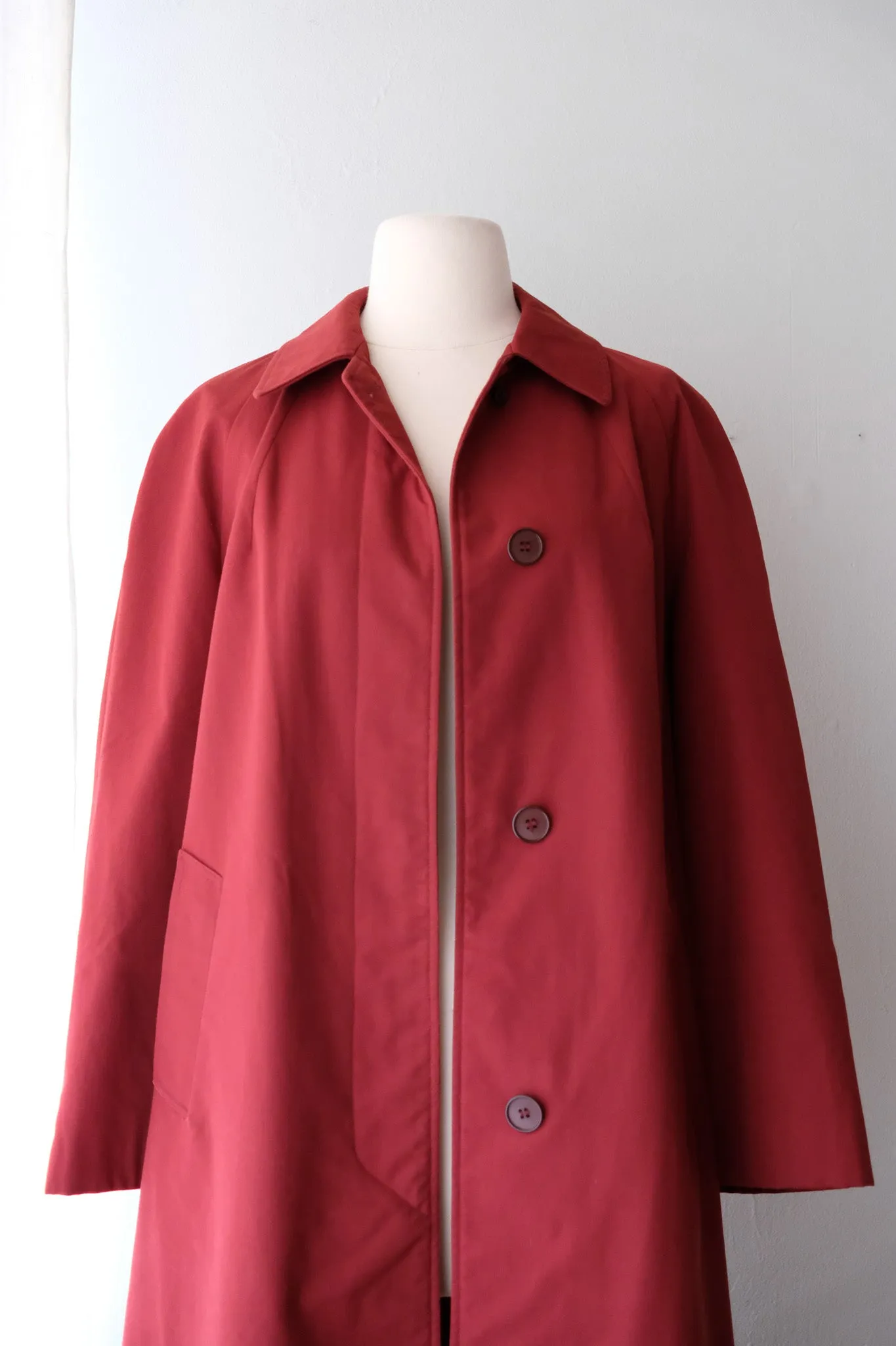 Minimalist 1960's Macintosh Brick Red Rain Coat / Sz M