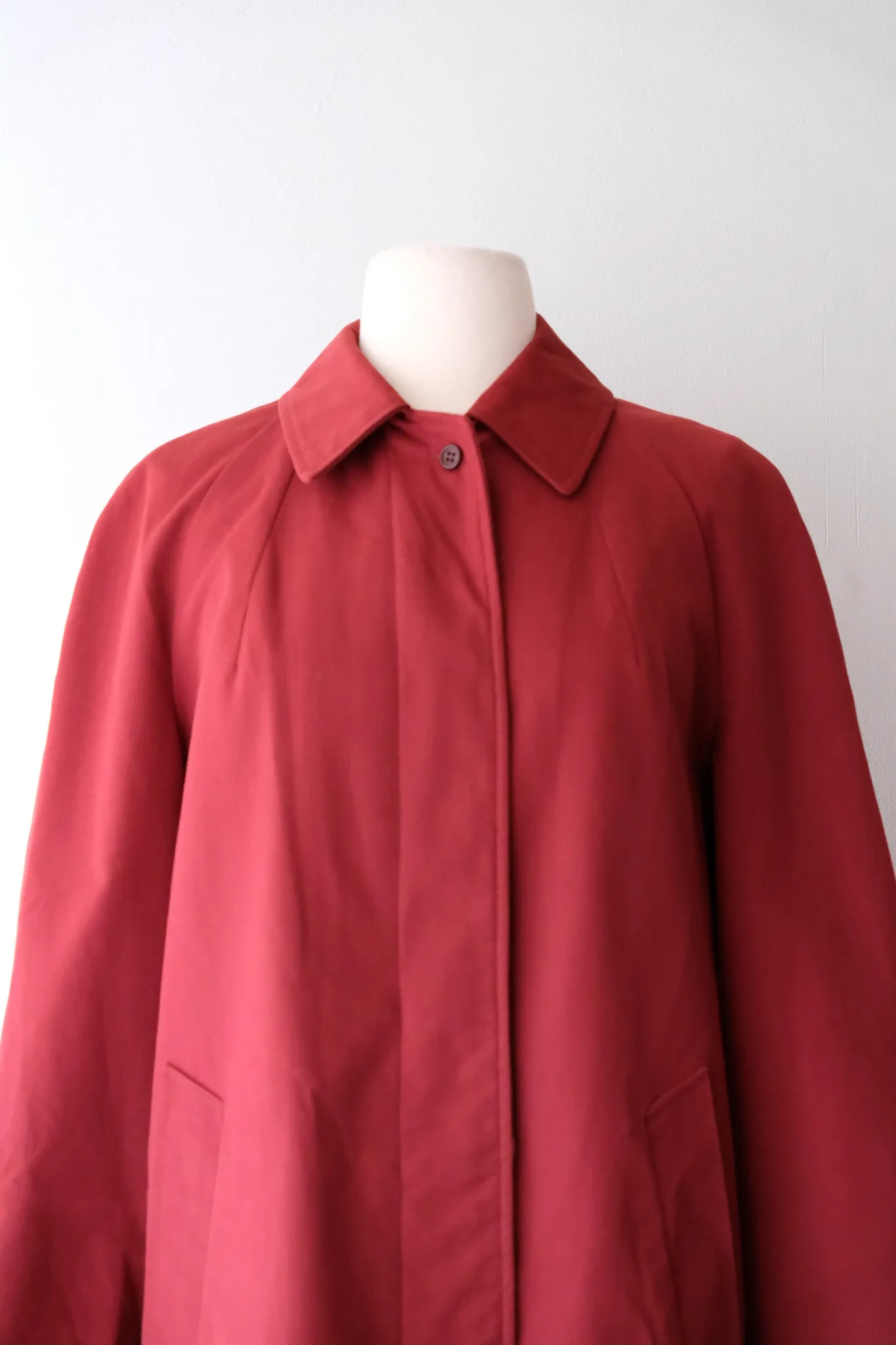 Minimalist 1960's Macintosh Brick Red Rain Coat / Sz M