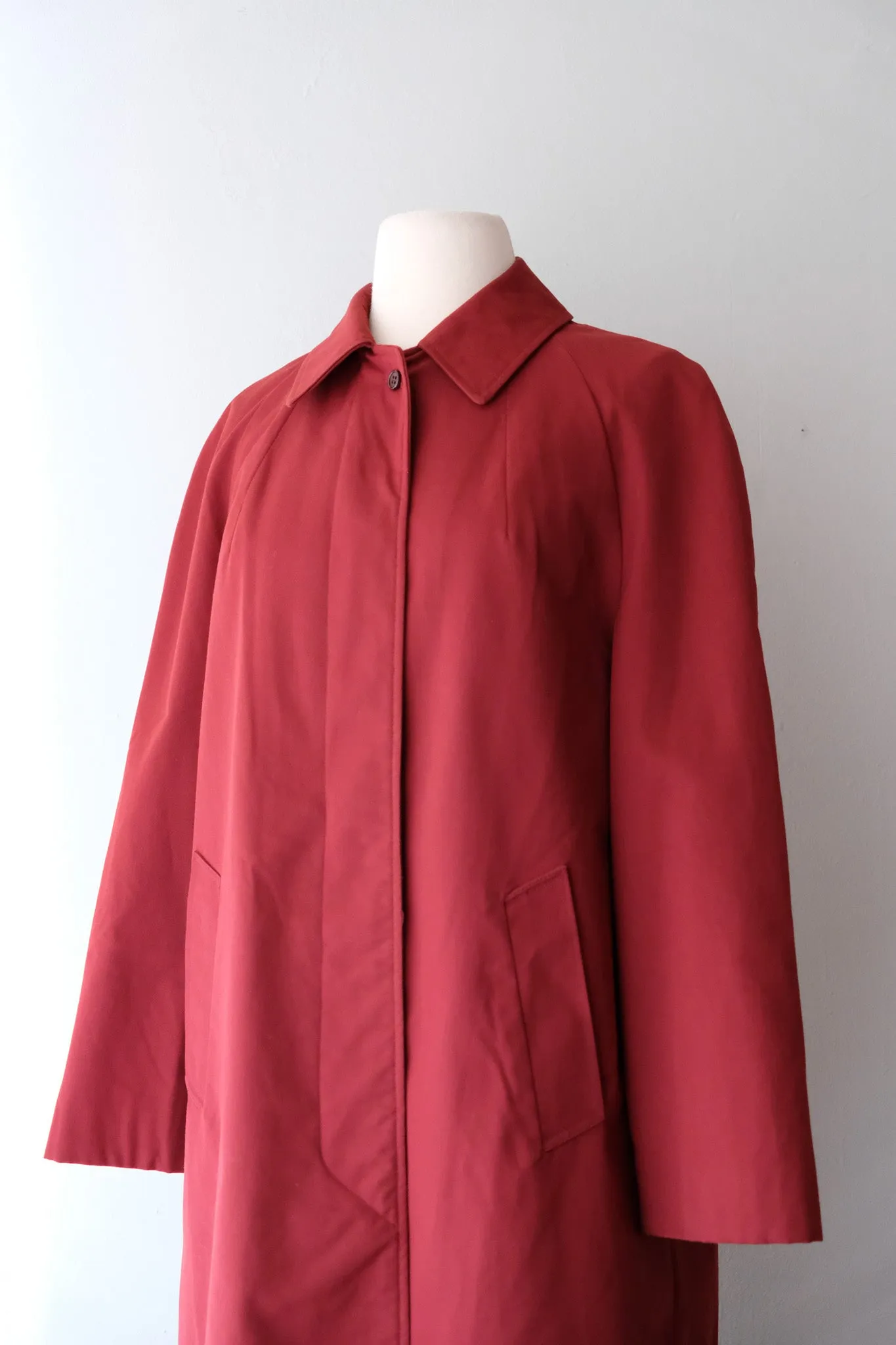 Minimalist 1960's Macintosh Brick Red Rain Coat / Sz M