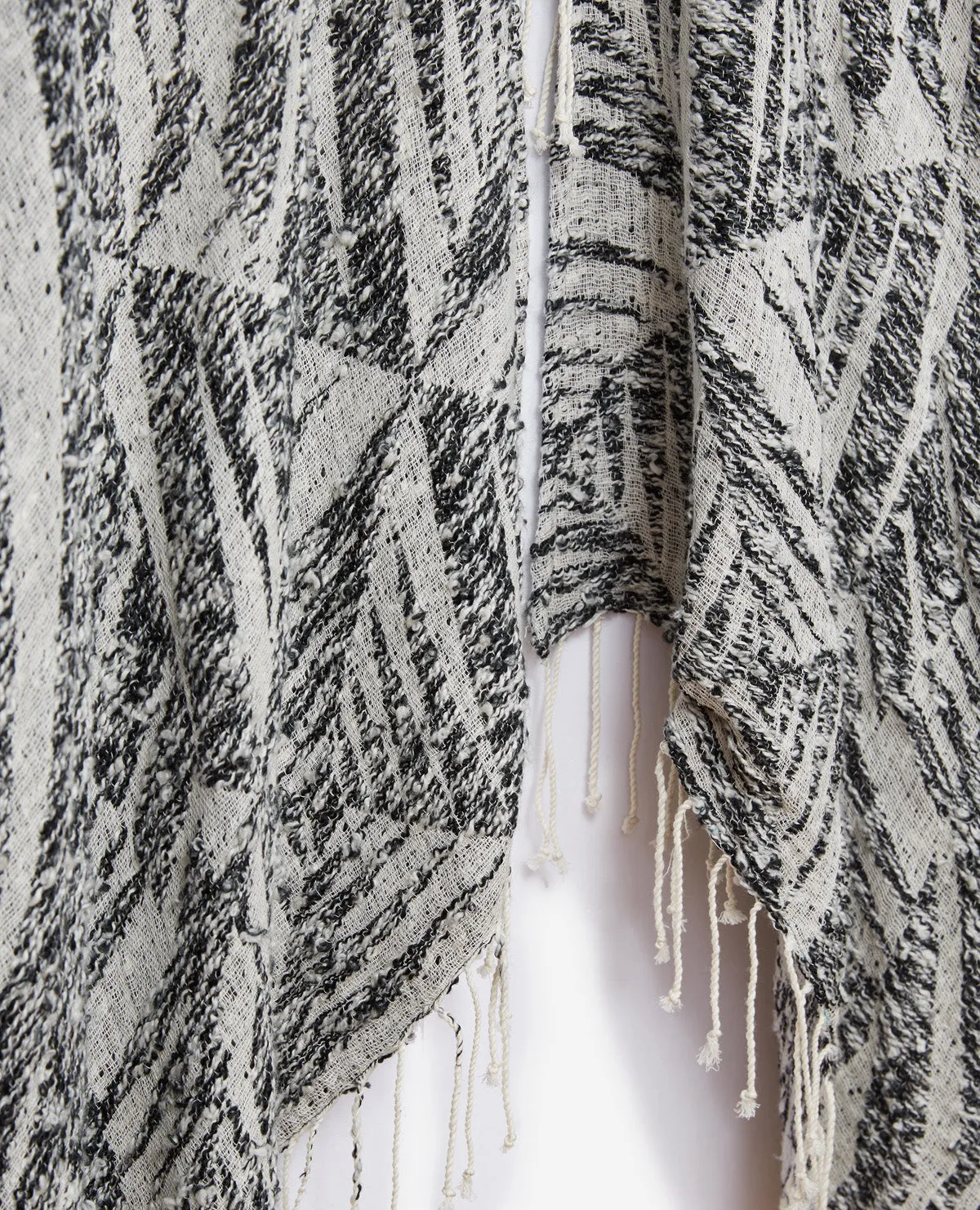 Poncho zébré à fermoir bijou