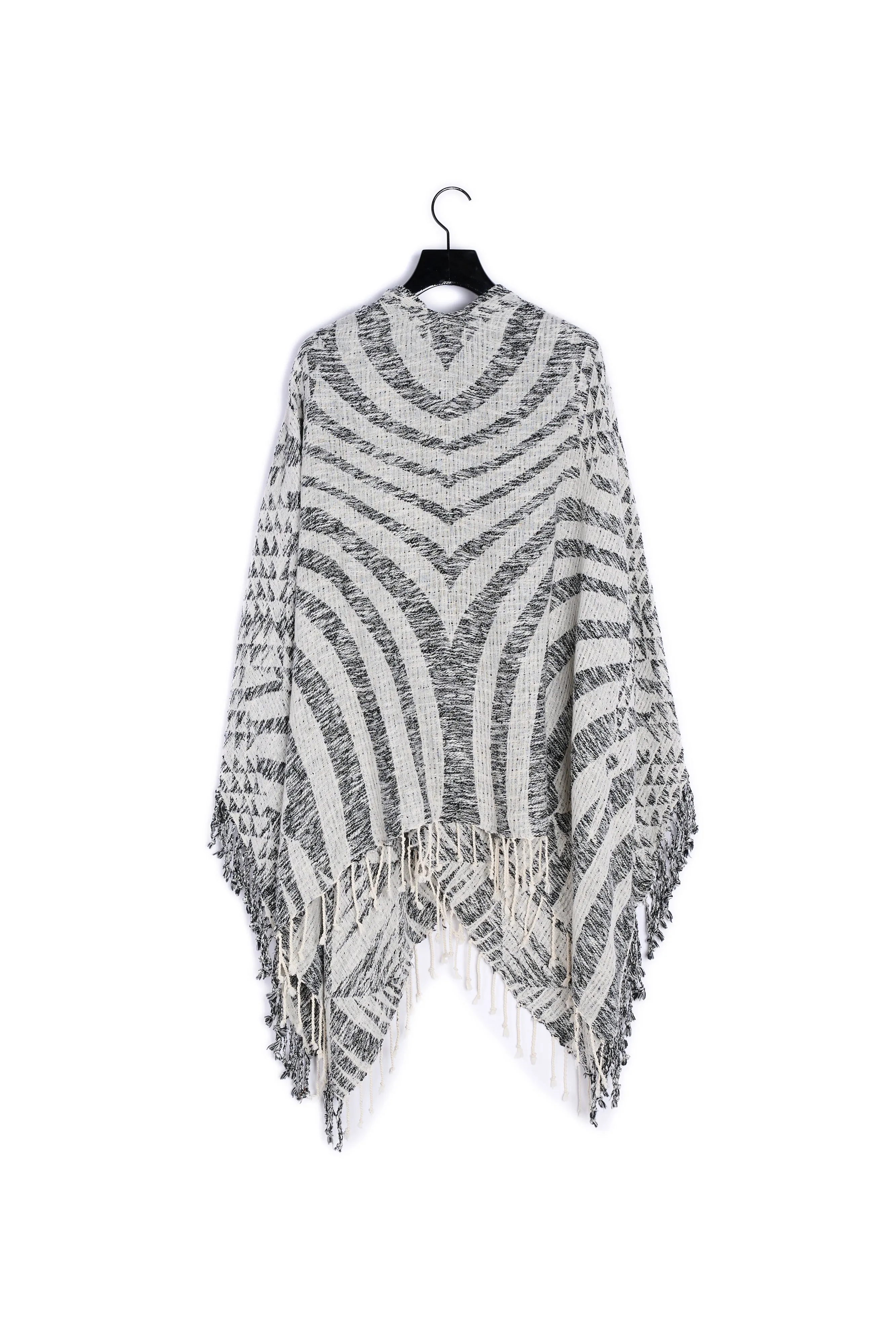 Poncho zébré à fermoir bijou